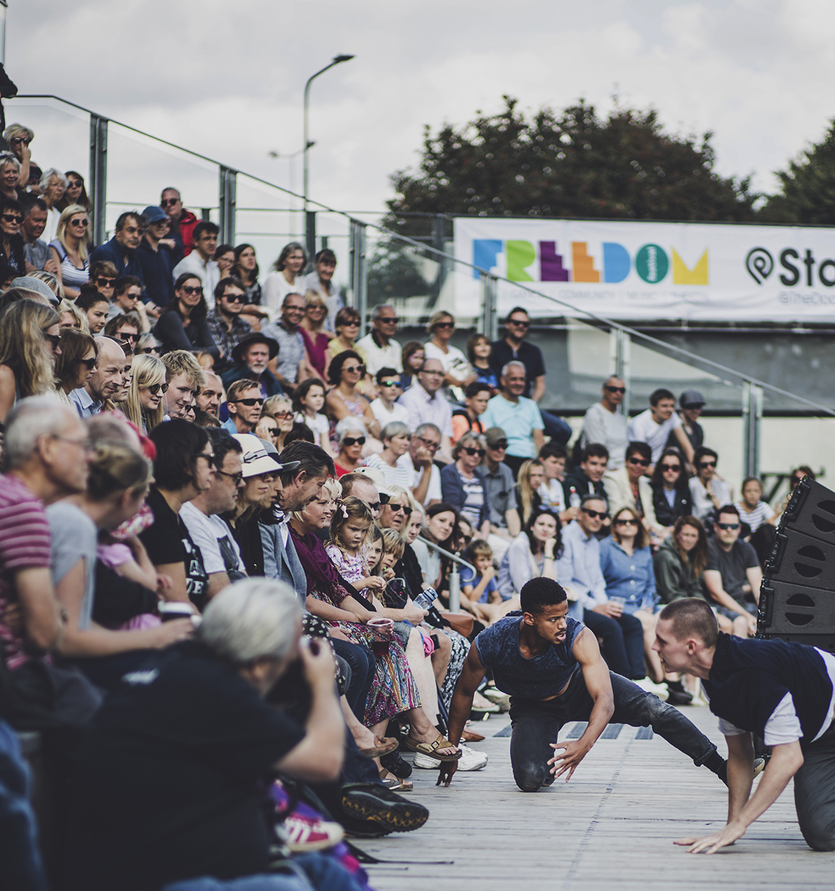 MAN ENGAGING WITH THE VIEWERS MAN AND BEAST COMPANY CHAMELEON FREEDOM FESTIVAL 2017