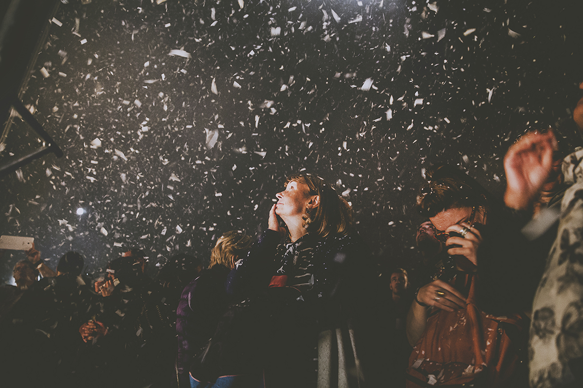 PEOPLE WATCHING THE 451 PERIPLUM AND CORN EXCHANGE FREEDOM FESTIVAL 2017