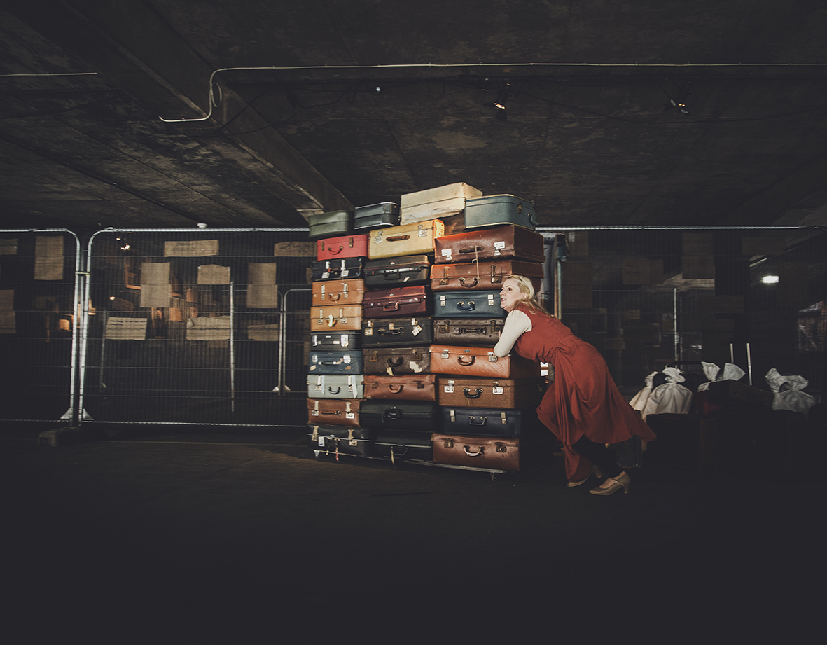 WALL OF SUITCASES BRIDGES Y PUENTES THE RAGROOF PLAYERS FREEDOM FESTIVAL 2017