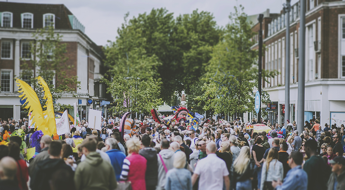 CROWDS HULL INTERNATIONALE CARNIVAL FREEDOM FESTIVAL 2017