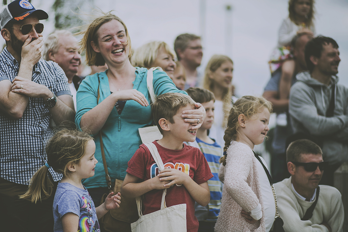 CROWDS ENJOYING THE PERFORMANCE CLASS TO GLASS MATT BERNARD FREEDOM FESTIVAL 2017