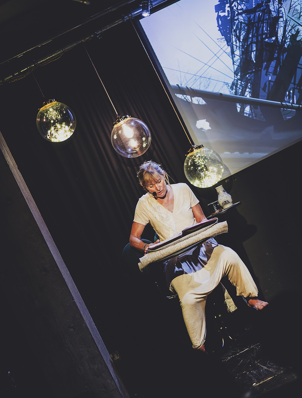 _Z1A2179PALEBLUEDOT b