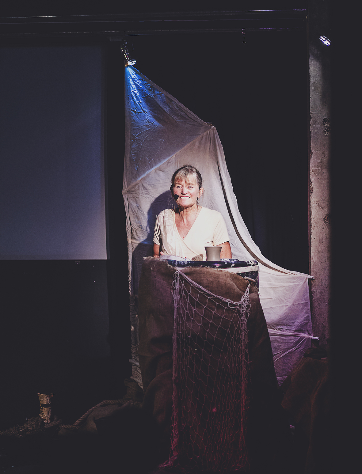 _Z1A2215PALEBLUEDOT b