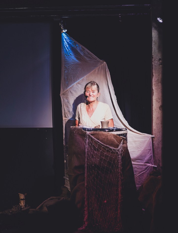 _Z1A2215PALEBLUEDOT b